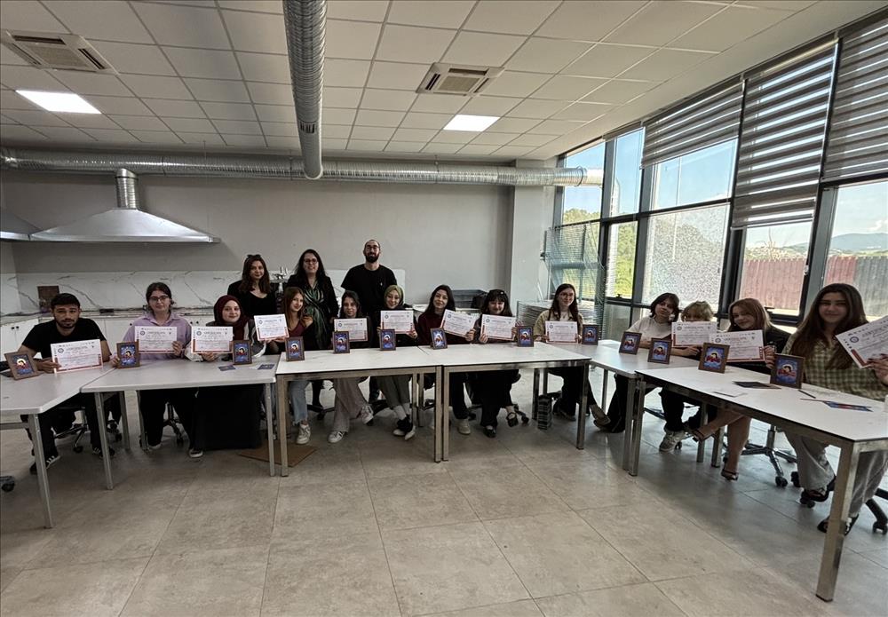 Ana Platon ile Workshop: Cam İkon Sanatı-Romanya ruhunun bir yansıması ektinliği gerçekleştirildi.