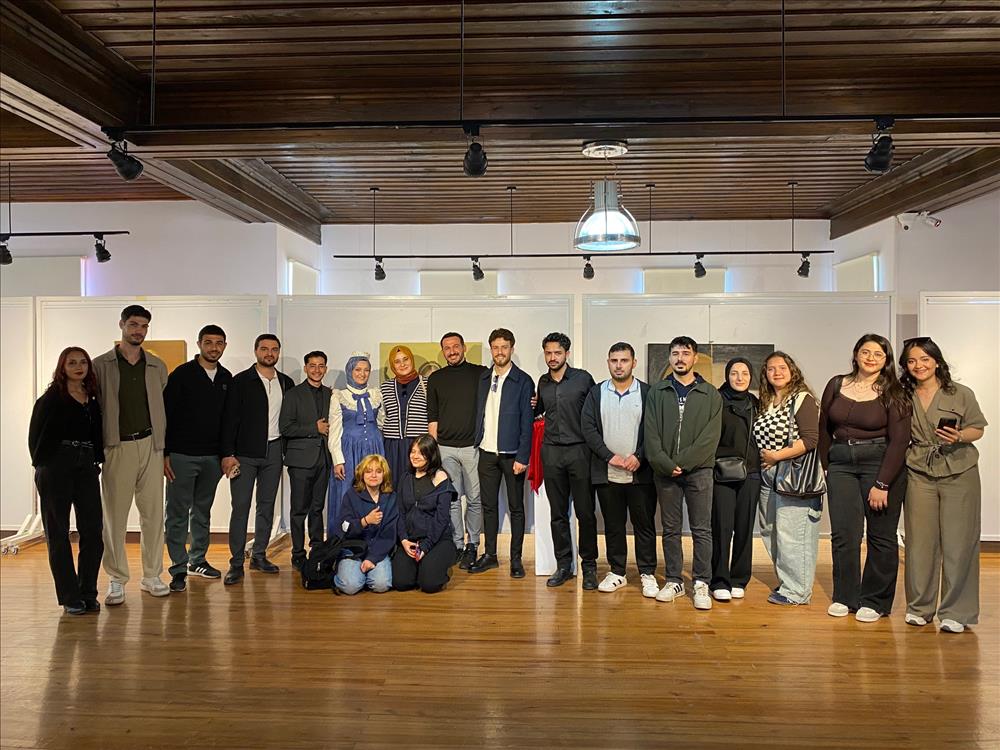Resim Bölümü Öğrencimiz Zeynep Rüzgar, 'Nazenin' İsimli Kişisel Resim Sergisini Gerçekleştirdi.