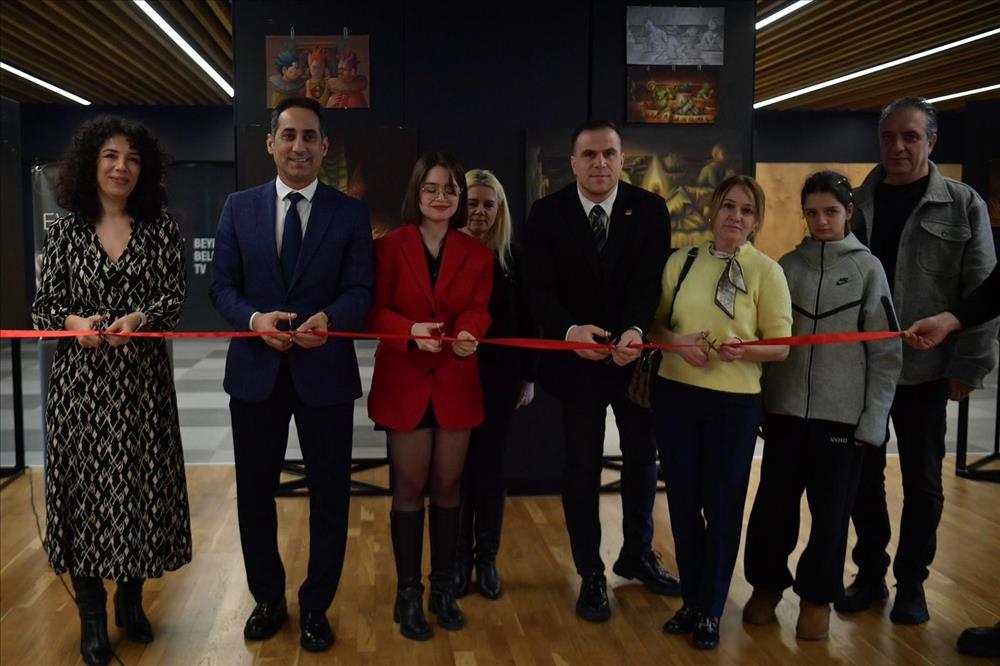 Resim Bölümü Öğrencimiz Açelya Bingöl’ün ‘Evrenler’ Adlı Kişisel Sergisi Açıldı.