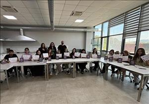 Ana Platon ile Workshop: Cam İkon Sanatı-Romanya ruhunun bir yansıması ektinliği gerçekleştirildi.