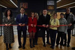 Resim Bölümü Öğrencimiz Açelya Bingöl’ün ‘Evrenler’ Adlı Kişisel Sergisi Açıldı.